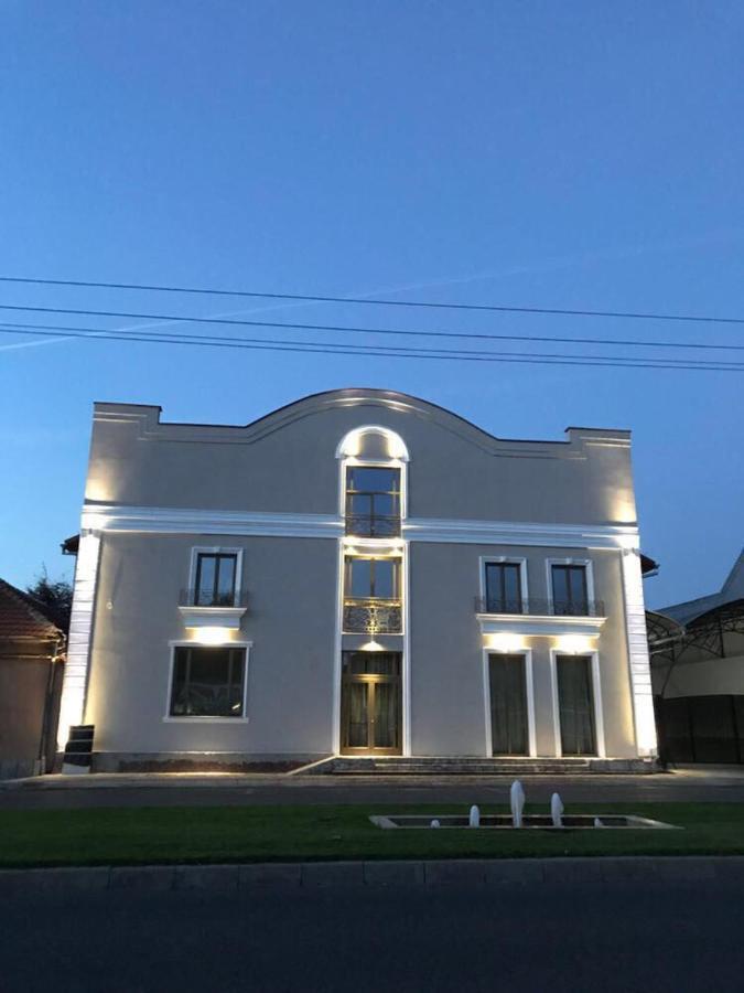 Regal Ballroom Caransebeş Exteriör bild