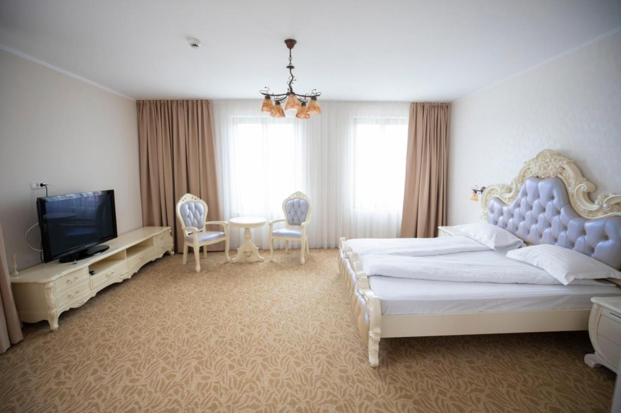 Regal Ballroom Caransebeş Exteriör bild