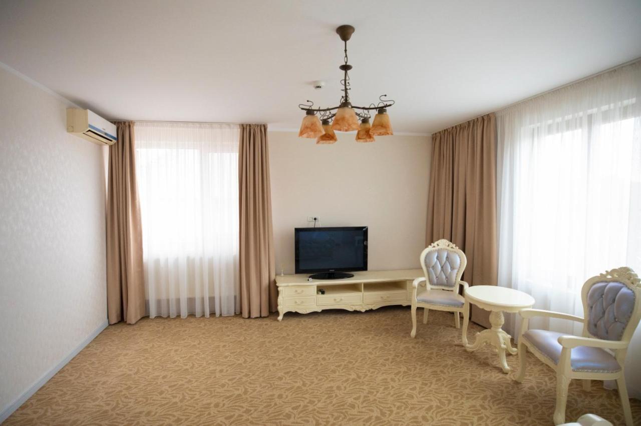 Regal Ballroom Caransebeş Exteriör bild
