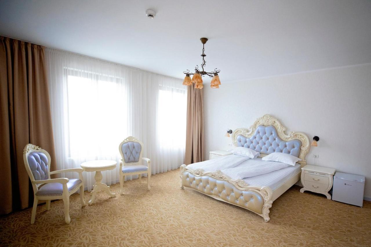 Regal Ballroom Caransebeş Exteriör bild