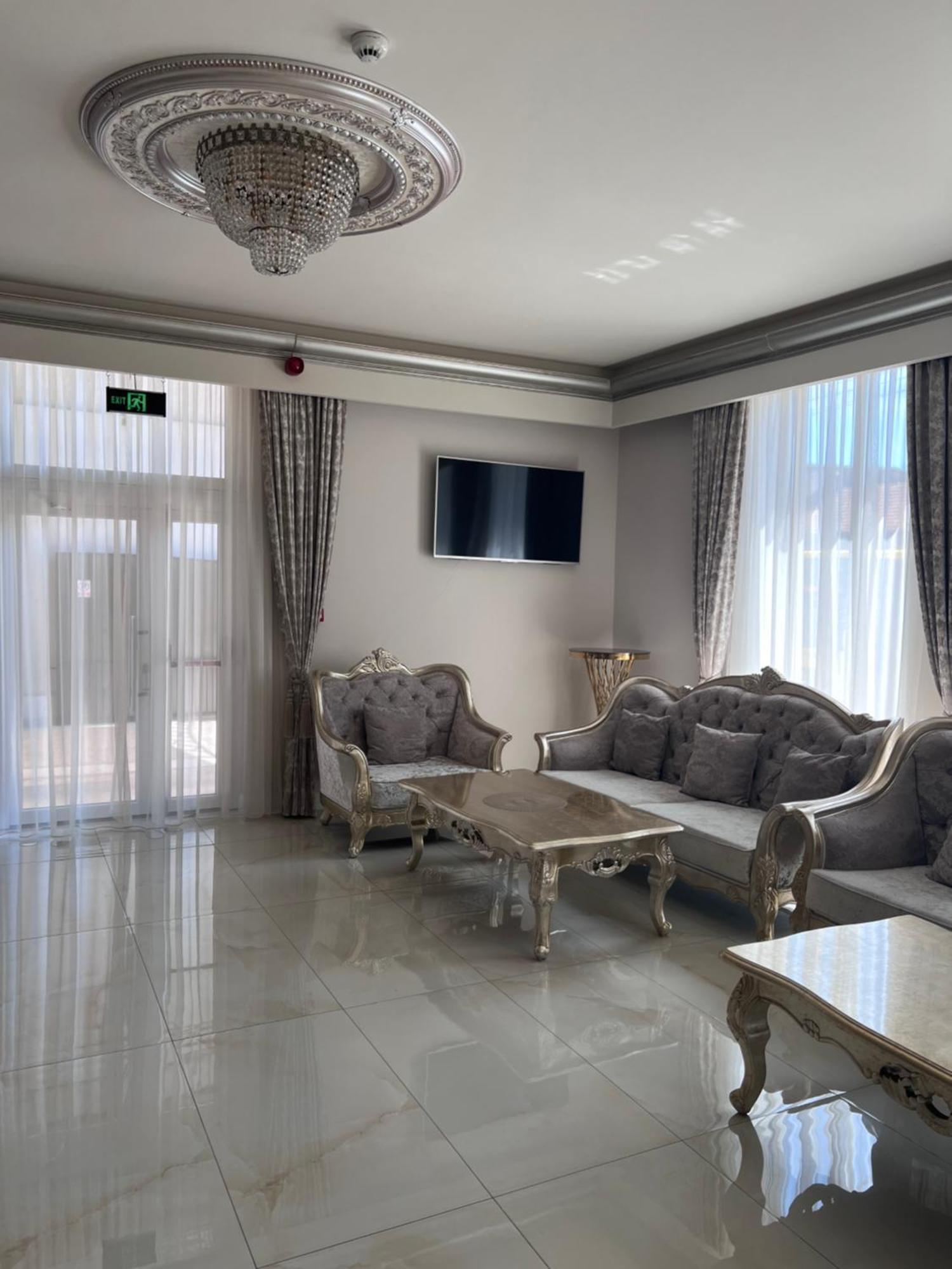 Regal Ballroom Caransebeş Exteriör bild