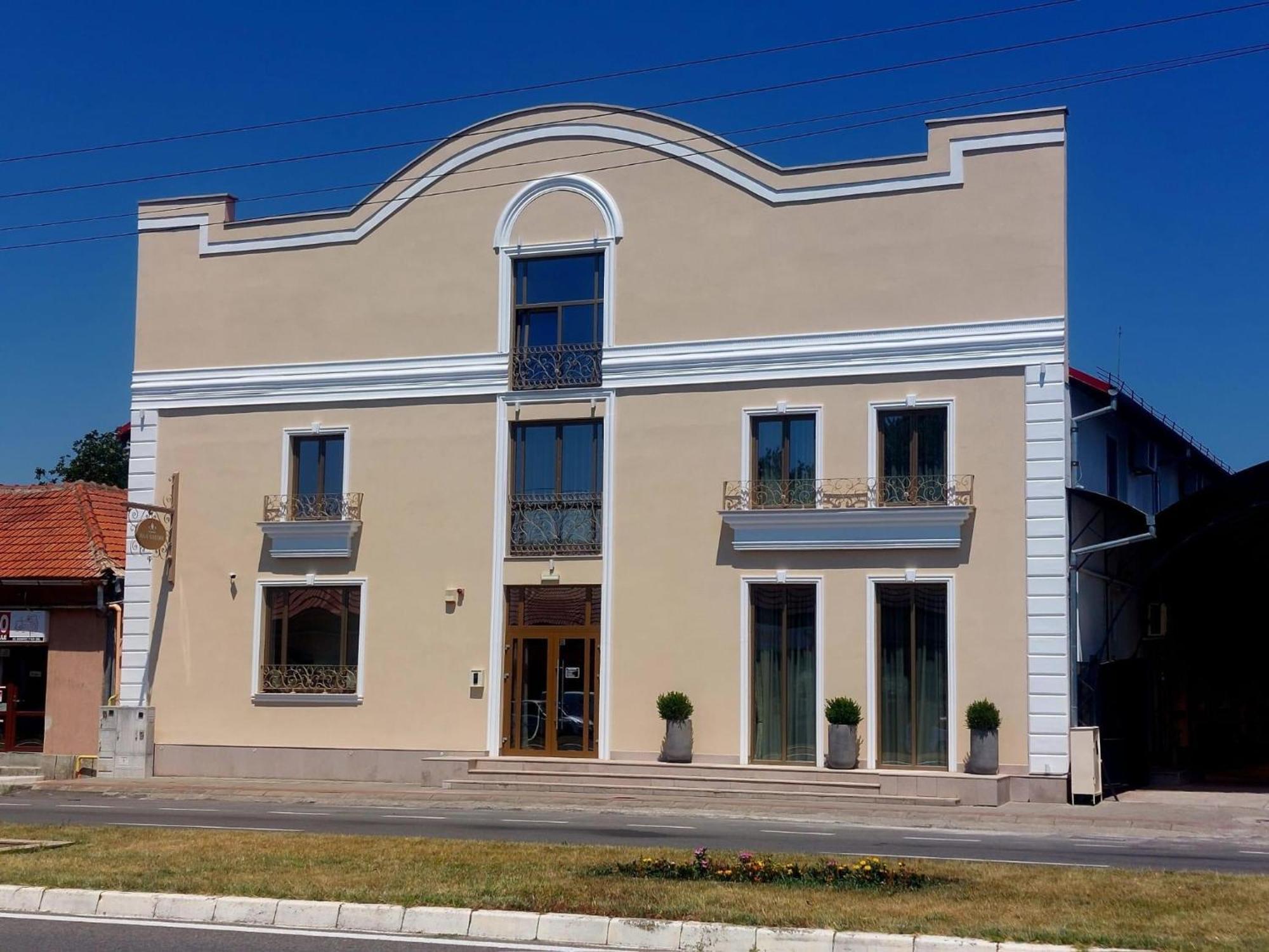Regal Ballroom Caransebeş Exteriör bild